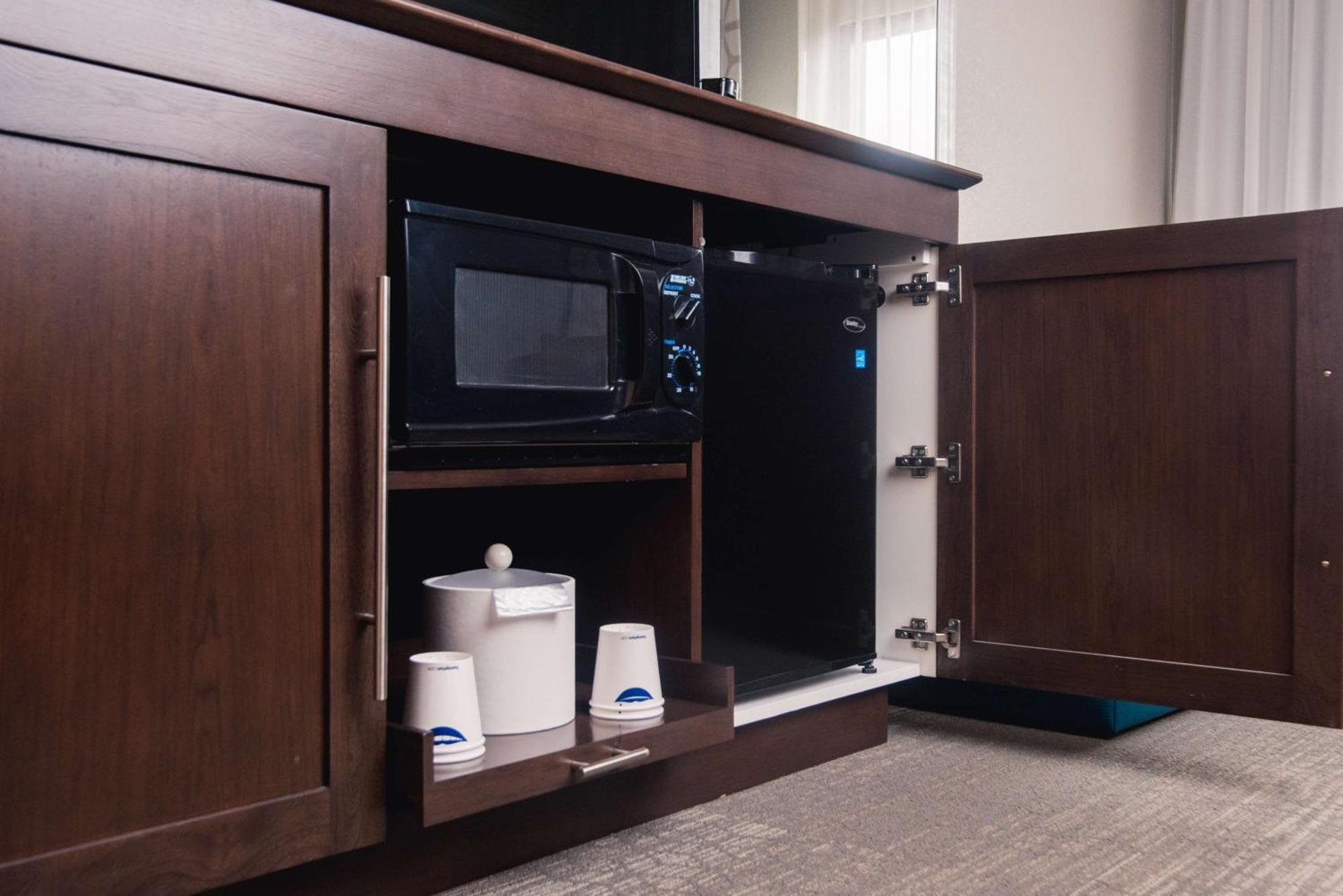 Hampton Inn Joplin Extérieur photo