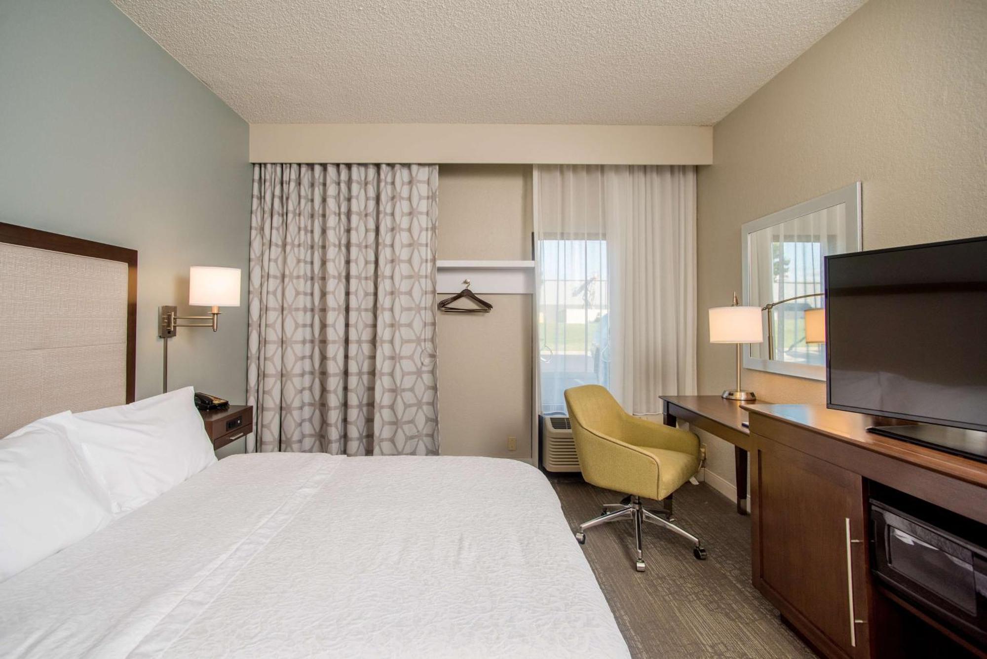 Hampton Inn Joplin Extérieur photo