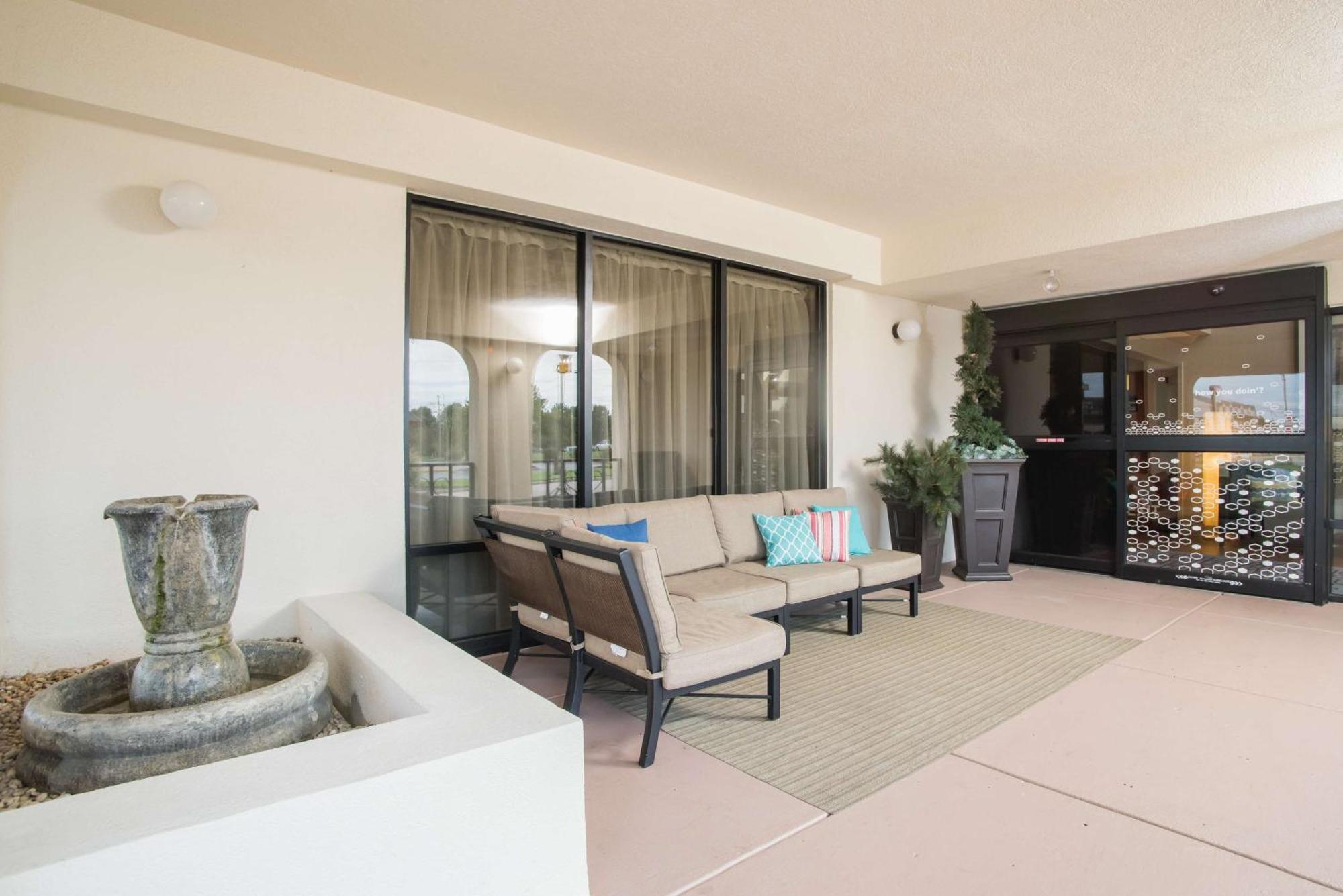 Hampton Inn Joplin Extérieur photo