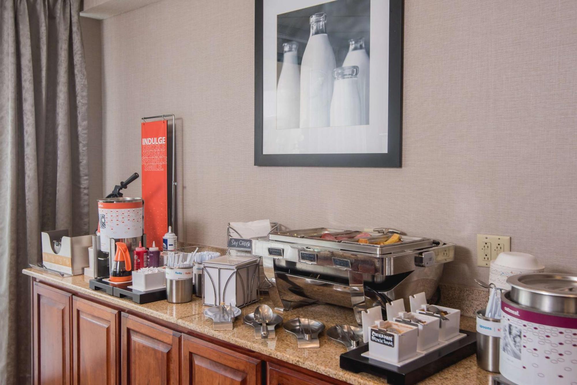 Hampton Inn Joplin Extérieur photo