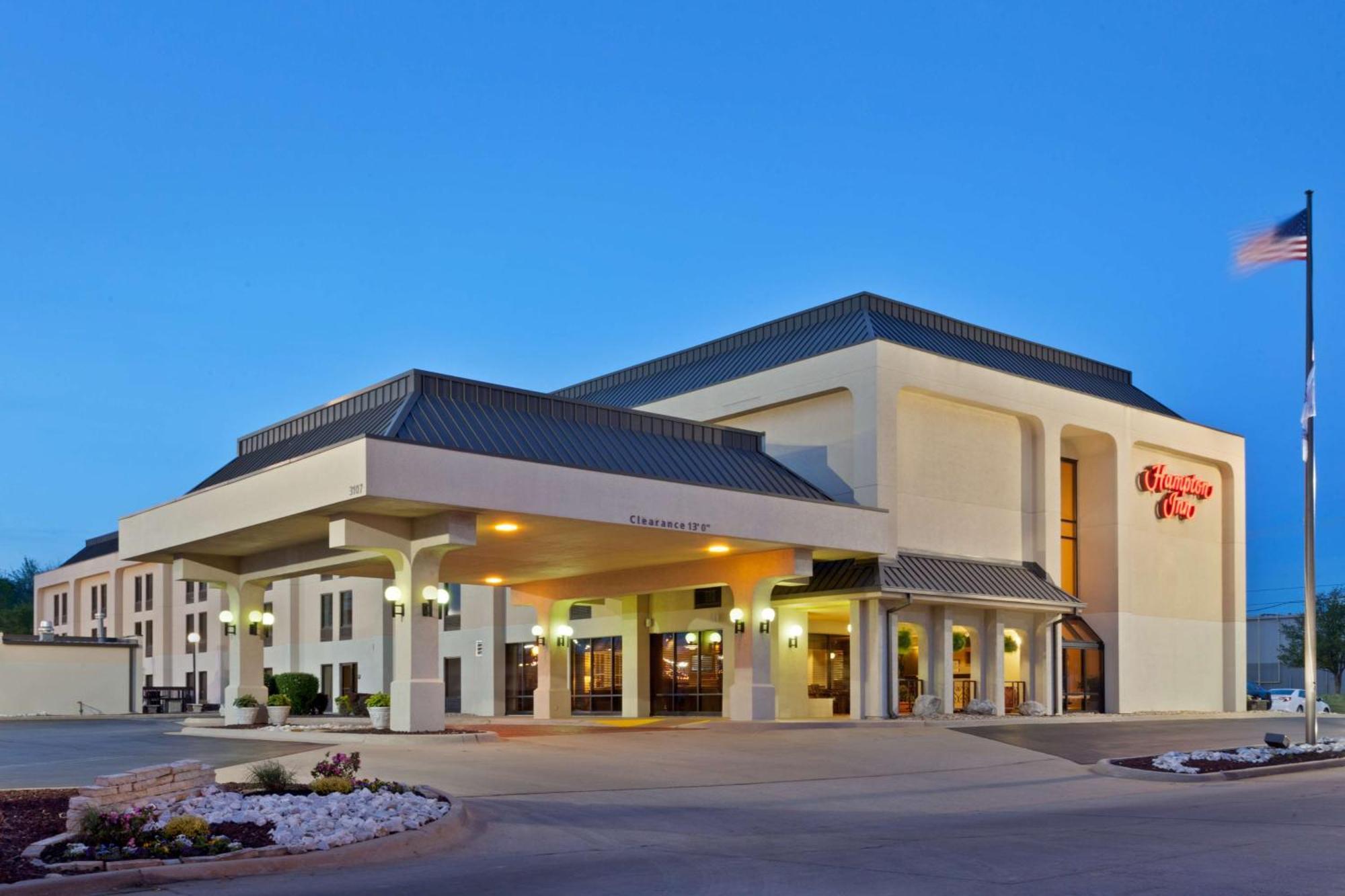 Hampton Inn Joplin Extérieur photo