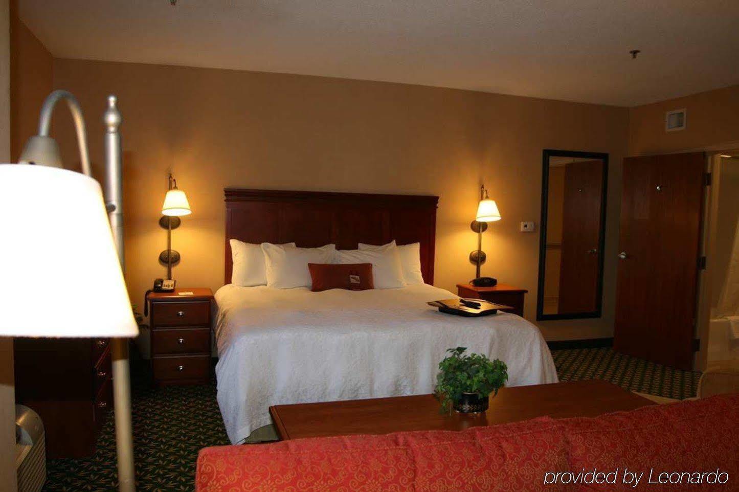 Hampton Inn Joplin Extérieur photo